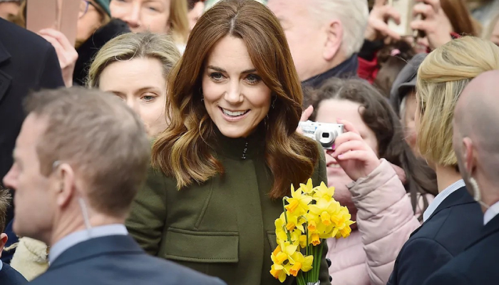 Princess Kate receives good wishes from admirers amid health scare
