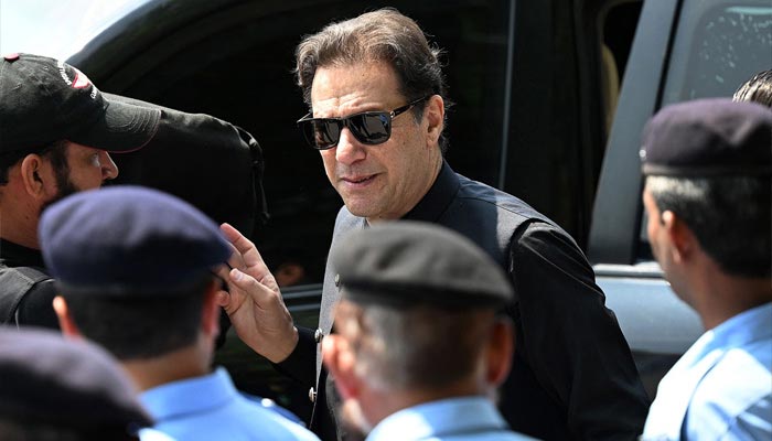 Eski başbakan Imran Khan, 24 Temmuz 2023'te İslamabad'daki duruşma için Yüksek Mahkeme'ye geldi. — AFP