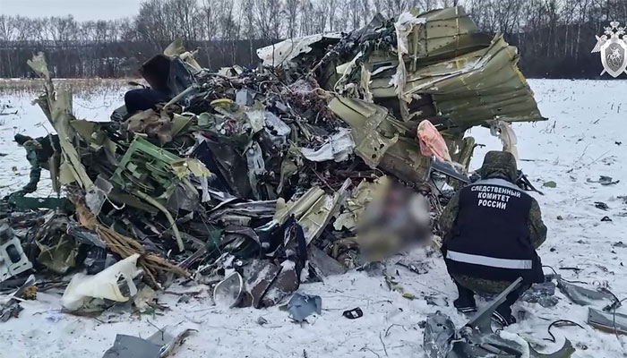Rusya Soruşturma Komitesi tarafından 25 Ocak 2024'te yayınlanan bir bildiri görüntüsünden alınan bu görüntü, araştırmacıların Belgorod bölgesindeki Rus IL-76 askeri nakliye uçağının kaza bölgesi olduğunu söylediği yeri gösteriyor.  — AFP