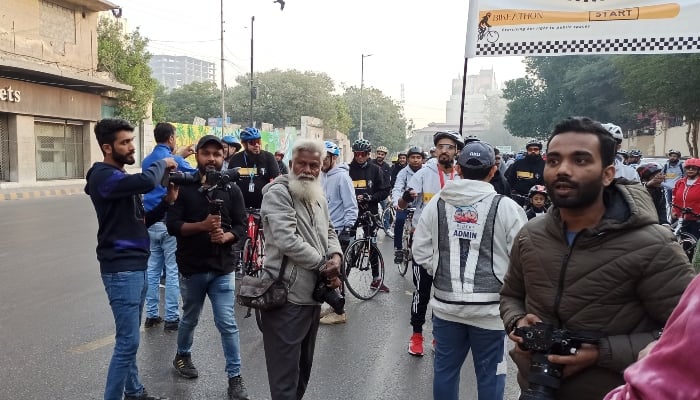 The picture shows participants of the Bikethon at Metropole in Karachi on January 28, 2024. — Geo.tv staffer