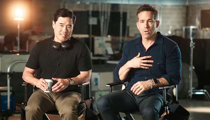 Ryan Reynolds and Randall Park recreating The Office iconic scene