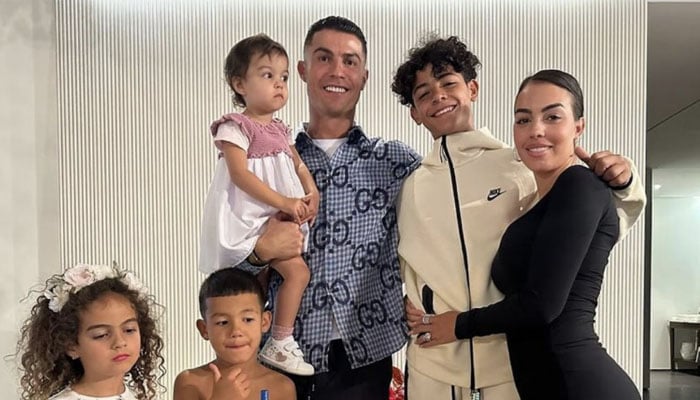 Cristiano Ronaldo, 39. yaş gününü partneri Georgina Rodriguez ve çocuklarıyla birlikte kutladı.  — Instagram/@cristiano