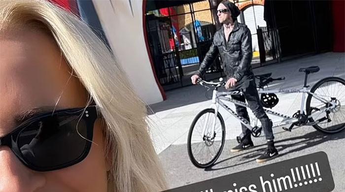 Travis Barker spotted with Carrie Bickmore on Vday, Kourtney Kardashian  absent