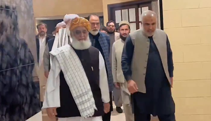 Pakistan Tehreek-e-Insaf (PTI) leader Asad Qaiser (R) visiting the residence of Jamiat Ulema-e-Islam-Fazl (JUI-F) chief Maulana Fazlur Rehman. — X/@juipakofficial/Screengrab