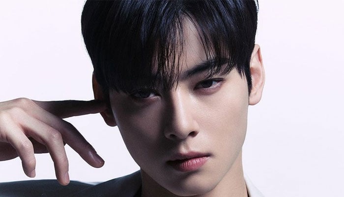 Cha Eun-Woo captivates fans with solo performance