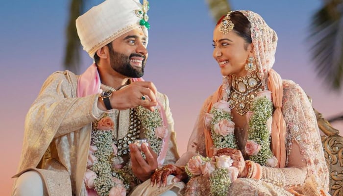 Rakul Preet Singh, Jackky Bhagnani share beautiful wedding photos