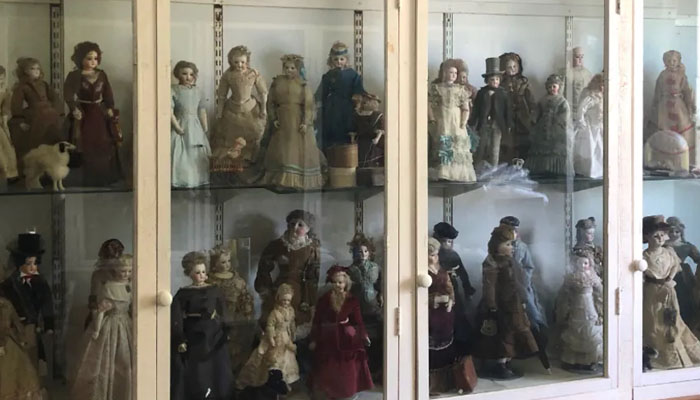 The collection of the English 18th-Century dolls kept in a cupboard. — Special Auction Services/File