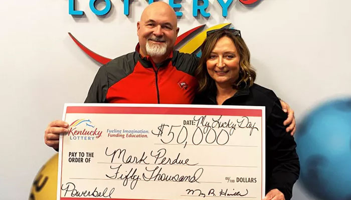 Mark Perdue and his wife with their $50,000 lottery winning. — Kentucky Lottery/File