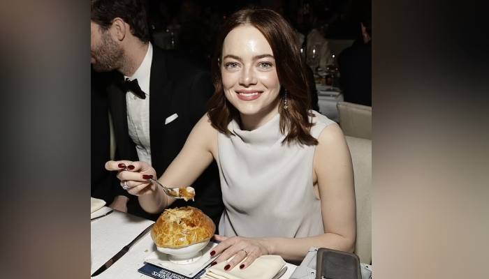 Emma Stone’s chicken pie snap leaves everyone amused on social media: Photo