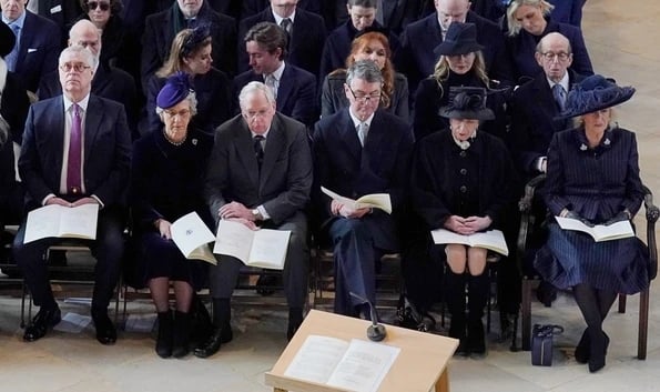 Netizens observe interesting shift in Royal Family at memorial service