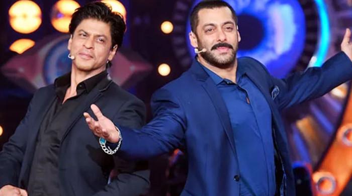 Shah Rukh, Salman Khan groove to Akon's 'Chammak Challo'