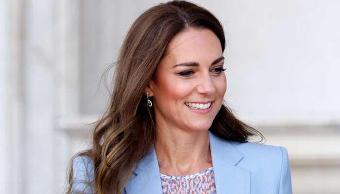 Kat Middleton Fans make ask the royal family to share Catherines official photo