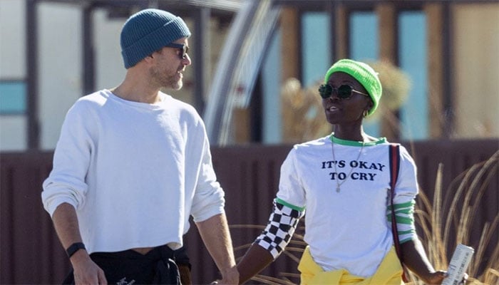 Joshua Jackson and Lupita Nyongo cozy up on Mexican beach.