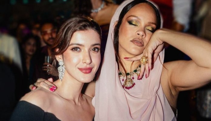 Shanaya Kapoor, Rihanna shine in new pic from Anant Ambanis pre-wedding bash