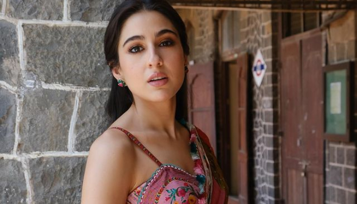 Sara Ali Khan extends Holi greetings with a birthday wish for Usha Mehta