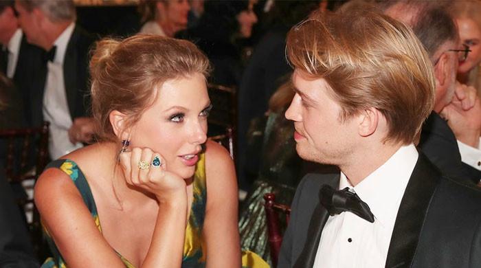 Taylor Swift کے نئے البم میں کچھ نقطے ہیں جو اسے Joe Alwyn سے جوڑ رہے ہیں۔