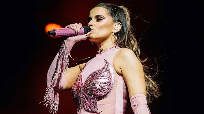 Coachella 2024 کی کارکردگی کے دوران Nelly Furtado اسٹیج سے گر گئی۔