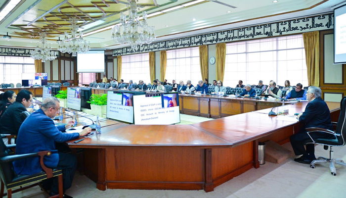 Deputy PM and Foreign Minister Senator Ishaq Dar chairs the meeting of Cabinet Committee on Privatisation on May 10, 2024. — PID