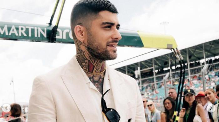 Zayn Malik stops to meet fans before leaving sold-out concert