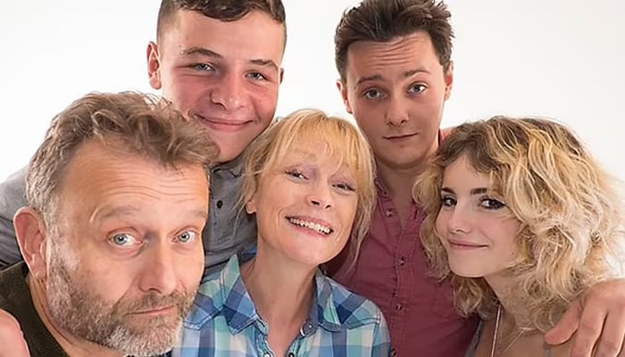 Outnumbered is set to return for a Christmas special with original grown up cast