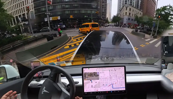 Teslas FSD battles to understand NYC streets. — Screenshot: Ananto on YouTube