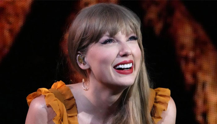 Taylor Swift treated fans to a ten-minute long version of her song All Too Well