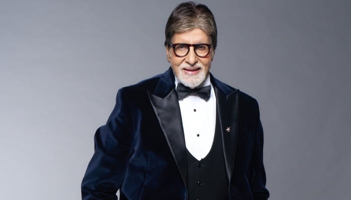 Amitabh Bachchan reminisces about popular song Kajra Re