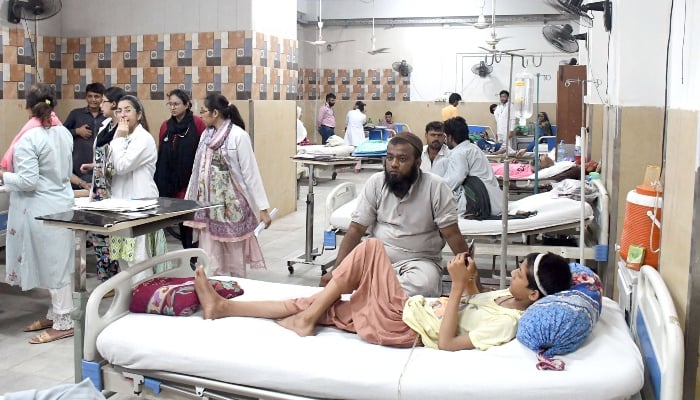 Doctors and paramedical staff giving medical treatment to the people affected of heatwave at a hospital in Karachi on May 23, 2024. —Online