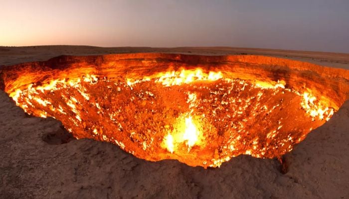 230ft wide hole known as The Gates of Hell has been burning since 1971. — Unilad/File