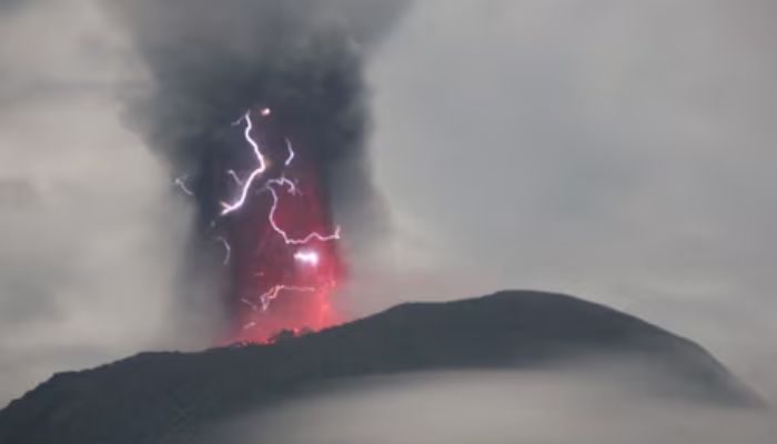 Indonesia volcano erupts, spews ash 7 km into the sky. — The Guardian/File