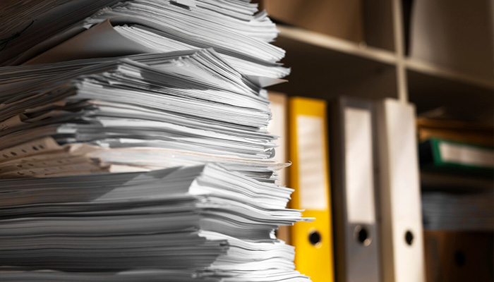 A representation image of pile of documents in an office. — Freepik