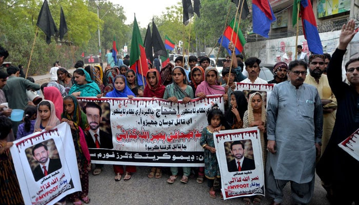 People hold a protest rally against the killing of Journalist Nasarullah Gadani in Hyderabad on May 26, 2024. — INP