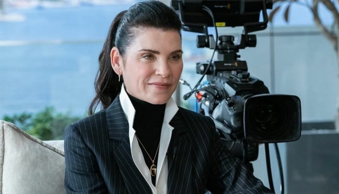 Julianna Margulies debuted in The Morning Show season 2 as  Laura Peterson