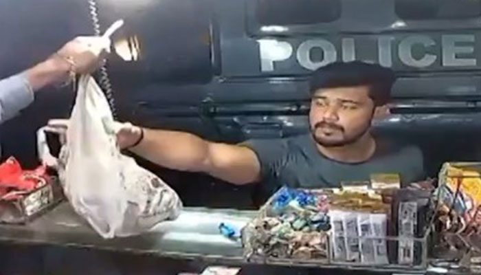 An image showing a person robbing a betel shop in Karachis Gulshan-e-Iqbal area o June 12, 2024. — Screengrab via Geo News