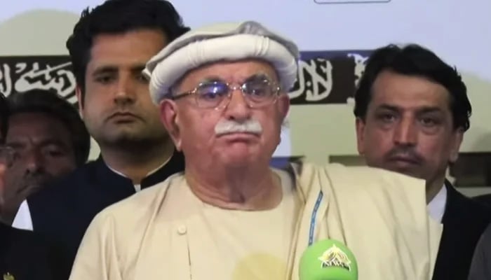 PkMAP chief and PTI-SIC candidate Mahmood Khan Achakzai addresses the press conference after presidential election on March 9, 2024. — Screengrab/Geo News