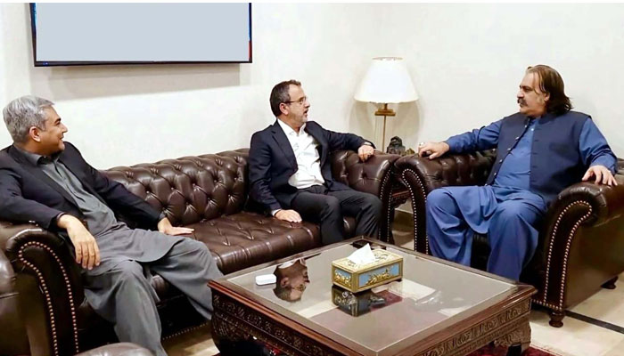 Federal Minister for Interior, Mohsin Naqvi (left) and Energy Minister Awais Leghari exchange views with KP CM Ali Amin Gandapur during a meeting held in Islamabad on Sunday, May 26, 2024. — PPI