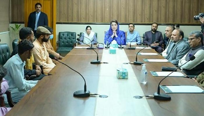 Punjab Chief Minister Maryam Nawaz visited Sahiwal Teaching Hospital, where a fire tragedy claimed the lives of 13 children. — Instagram/pmlnawazofficial