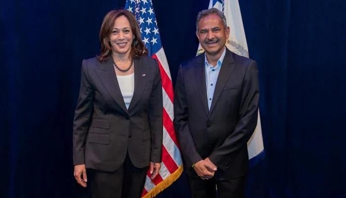 US Vice President Kamala Harris (L) and Pakistani-American Democrat Dr Asif Mahmood pose for a picture.— By reporter