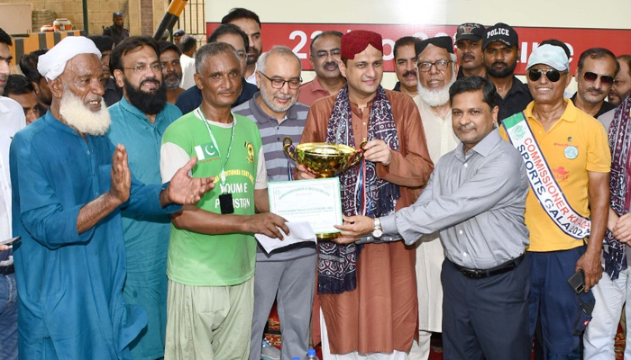 Karachi Mayor Murtaza Wahab hands over the prize to a participant of traditional donkey cart race during Commissioner Karachi Sports Festival on June 23, 2024. — Supplied