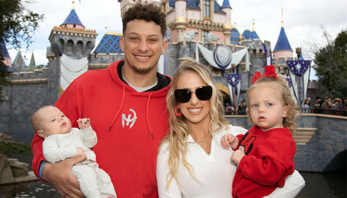 Patrick Mahomes gives daughter adorable piggyback rides