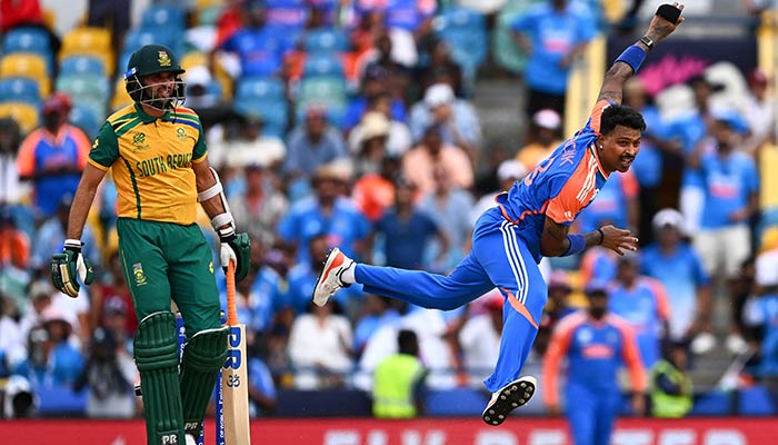 India´s Hardik Pandya (R) bowls during the ICC men´s Twenty20 World Cup 2024 final cricket match between India and South Africa at Kensington Oval in Bridgetown, Barbados, on June 29, 2024.