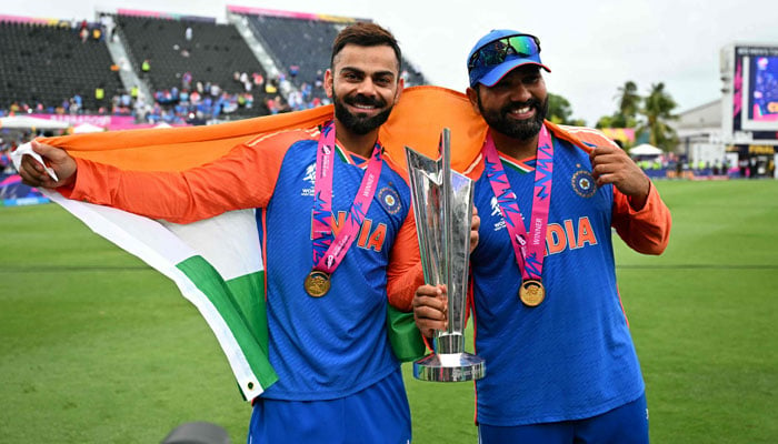 India´s Virat Kohli and captain Rohit Sharma celebrate with the trophy after winning the ICC men´s Twenty20 World Cup 2024 final cricket match between India and South Africa at Kensington Oval in Bridgetown, Barbados, on June 29, 2024. — AFP