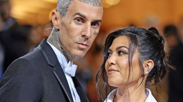 Kourtney Kardashian runs 5k to support husband Travis Barker