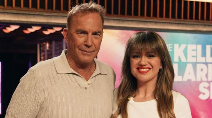 Kelly Clarkson opens door on romance with 'big time' crush on Kevin Costner