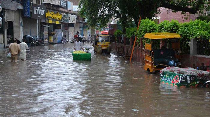 آئندہ 24گھنٹوں کے دوران خیبرپختونخوا اور پنجاب، بلوچستان کے کچھ علاقوں میں مزید بارش کا امکان ہے۔