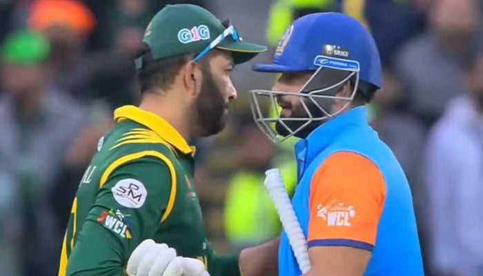 Sohaib Maqsood (L) and Irfan Pathan shake hands after the World Championship of Legends 2024 final on July 14, 2024. — WLC/screengrab