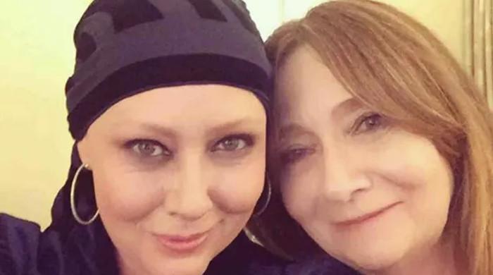शैनन डोहर्टी ने कैंसर से लड़ाई हारने से पहले माँ के लचीलेपन की प्रशंसा की