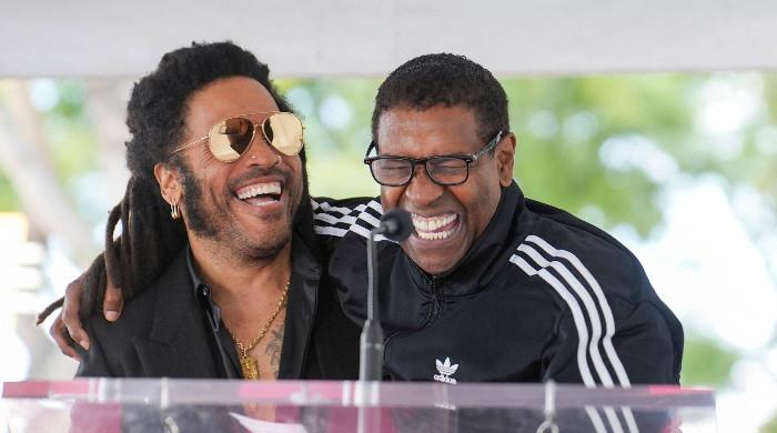 Lenny Kravitz answers FaceTime Call From Denzel Washington amid concert