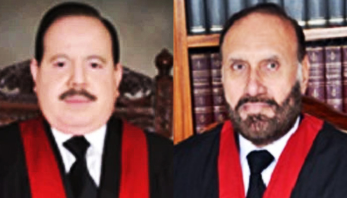 Justice (retd) Tariq Masood (right) and Justice (retd) Mazhar Alam Miankhel. — SC website/file