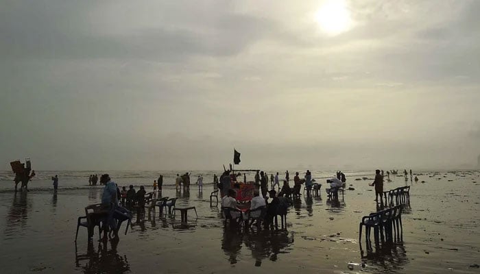 People visit beach in Karachi amid high heat on June 16, 2024. — INP